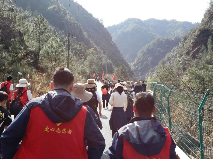 阳光之行，健康生活丨草莓视频18岁勿进第三届徒步登山活动圆满结束