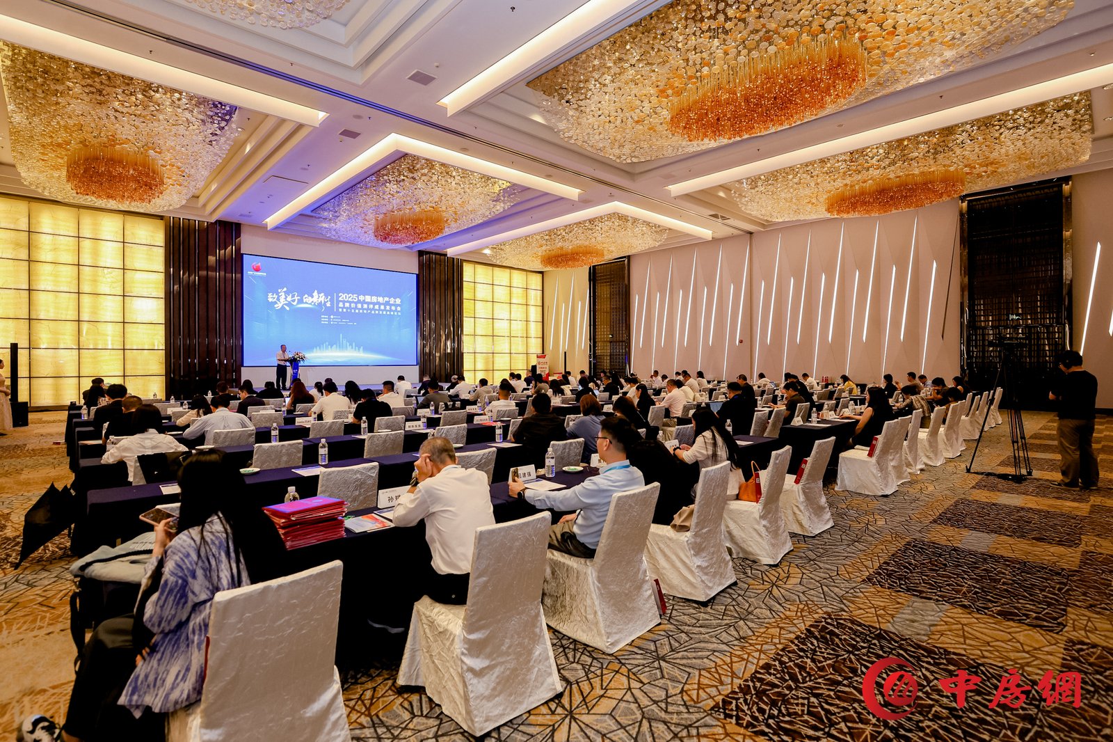 2_1600_3000_gif (1).jpg