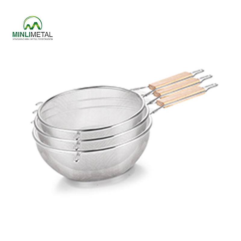 S/S Mesh Strainer with Wooden Handle