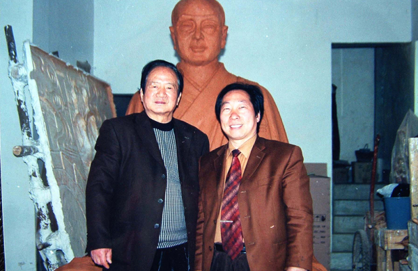 著名雕塑家陳長庚教授與程育全合影