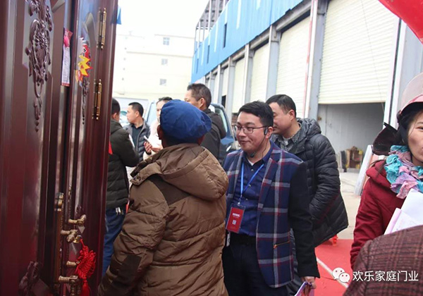 頂好門業(yè)大型零售活動“門對門，廠門對家門” (1)