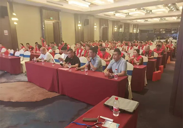 艾德乐江西赣州第四届经销商峰会暨2025年铸铝门新品发布会圆满成功！