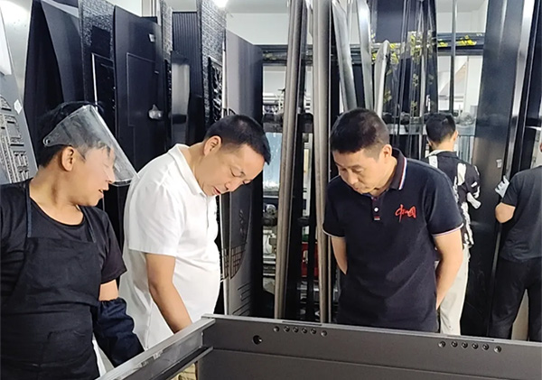 以客户需求为标尺，艾德乐铸铝门质量突检行动！