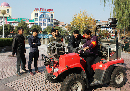 2014年11月，丽州商城组织新员工进行消防技能训练