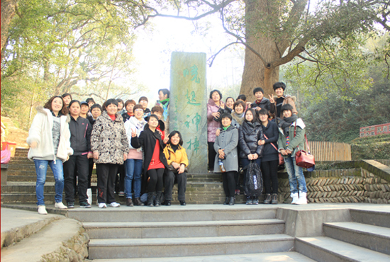 2012年3月，公司組織全體女員工到江西進行“三八婺源游”活動 (2)
