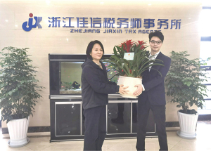 市政协副主席卢轶莅临指导 树立新目标 再创新辉煌