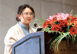 专业精进 载誉而行