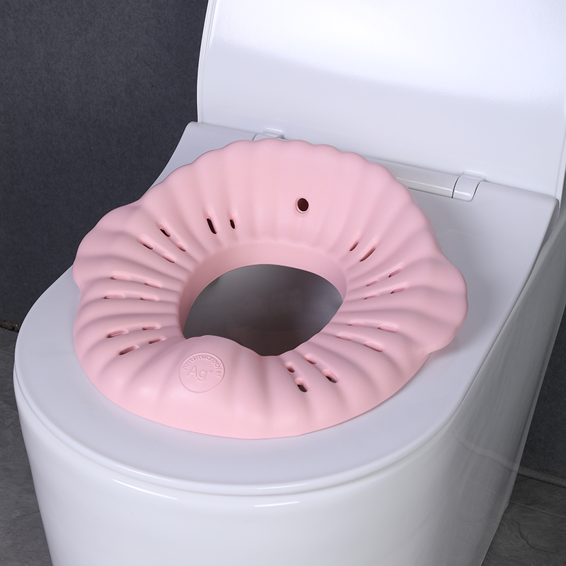 Shell-shaped breathable soft potty seat 