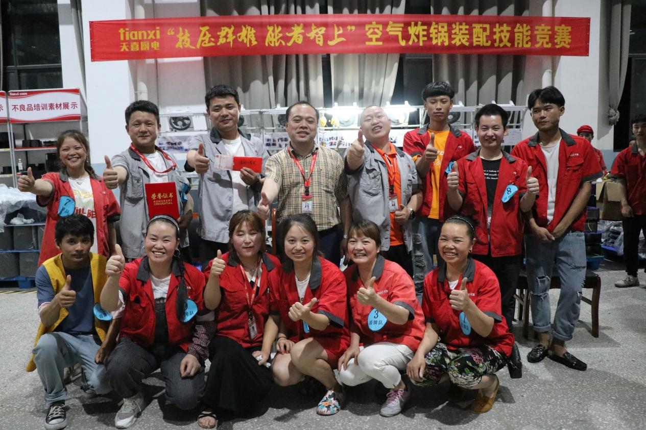 团队1 (1).jpg