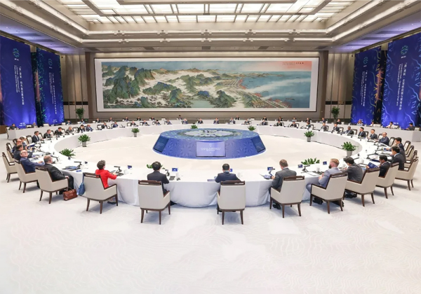 圆桌会议镂空垂直型 