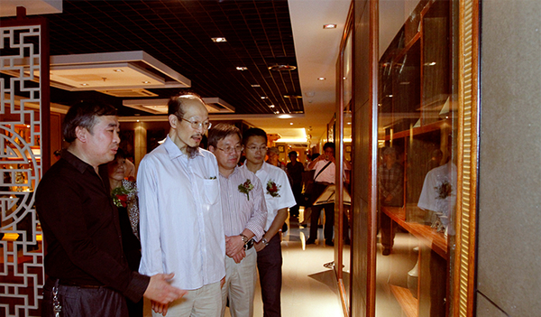 王淼处长戴翀副市长考察锡雕馆