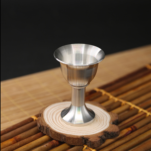 喇叭口酒杯