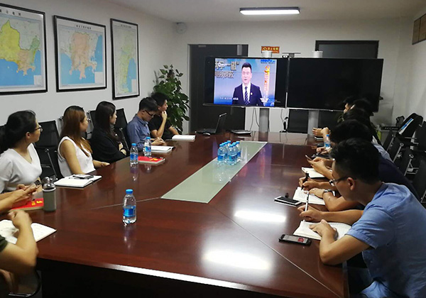 三亞信投黨支部組織收看海南省2018年第九期“兩學一做”電視夜校節目