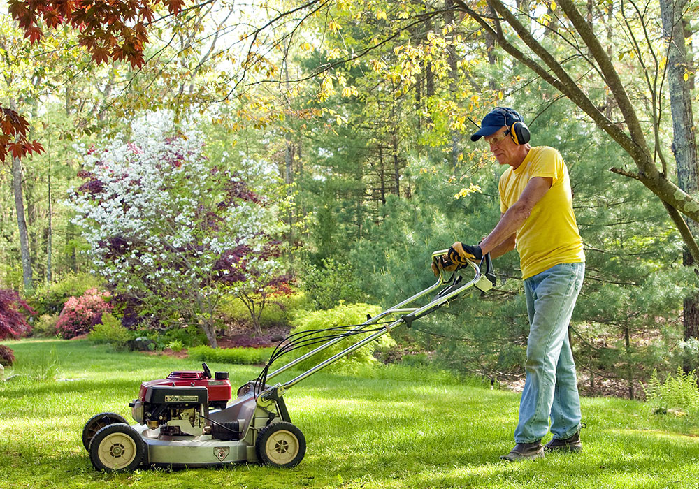 HOW TO SAFELY OPERATE THE LAWN MOWER