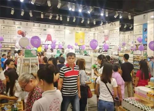YOYOSO菲律宾Quezon店试营业超高人气，引爆快时尚购物狂潮!