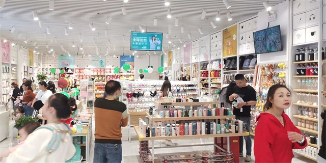 韩尚商学院：创业加盟一家快时尚百货连锁实体店，大概需要多少钱?