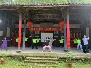 县武协健身气功公益培训到塘里村
