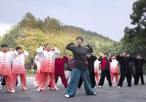 “庆祝二十大、健康享未来”——武义开展健身气功降压方公益培训