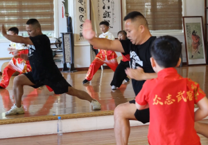 手握“秘籍”，他们在图书馆练“武”