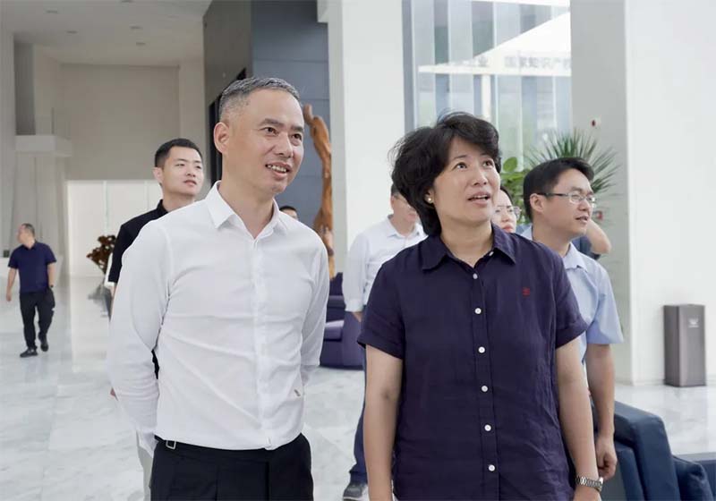 省外商投资企业协会副会长兼秘书长谢春叶一行莅临浙江华威家居集团参观调研
