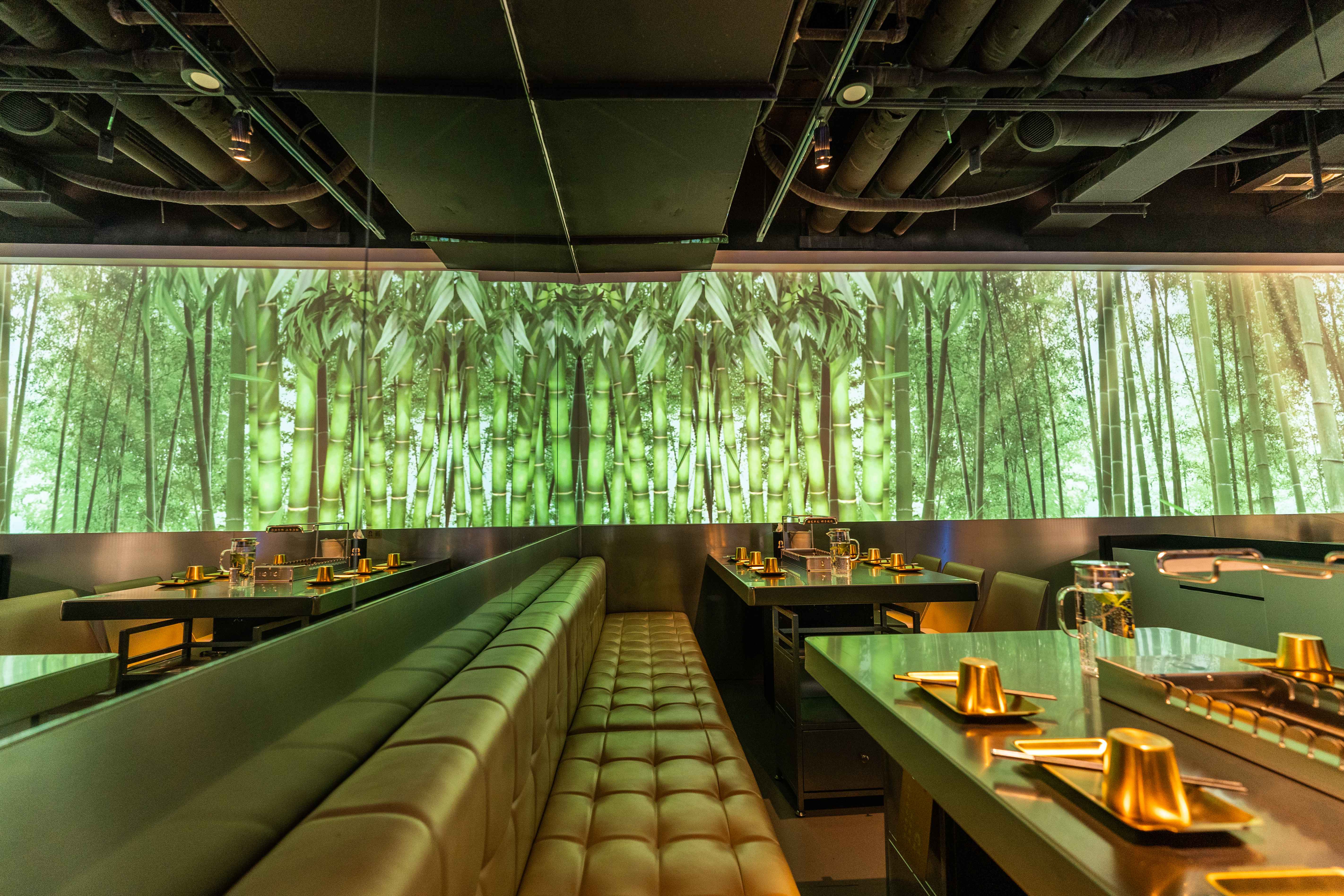 这家餐厅敢在南京东路这样玩