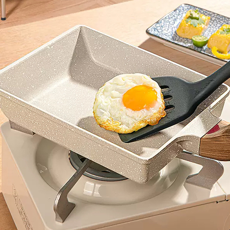 EGG FRY PAN DIE CAST ALUMINUM