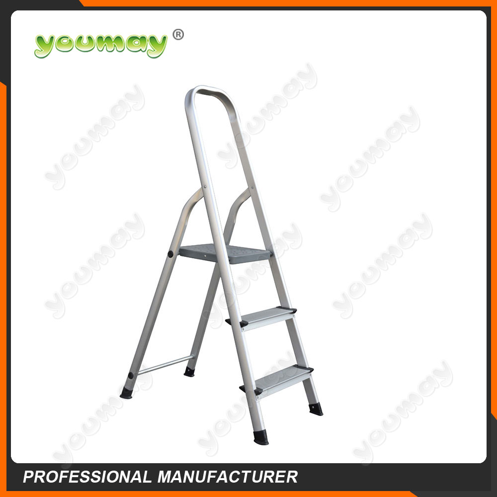 Folding ladders