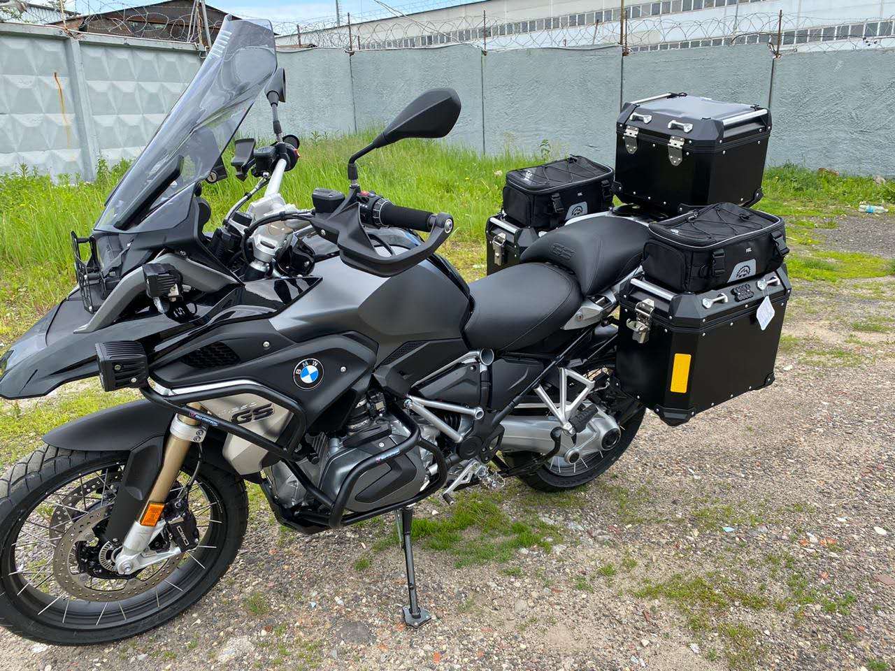 Pannier system for BMW R1250GS 